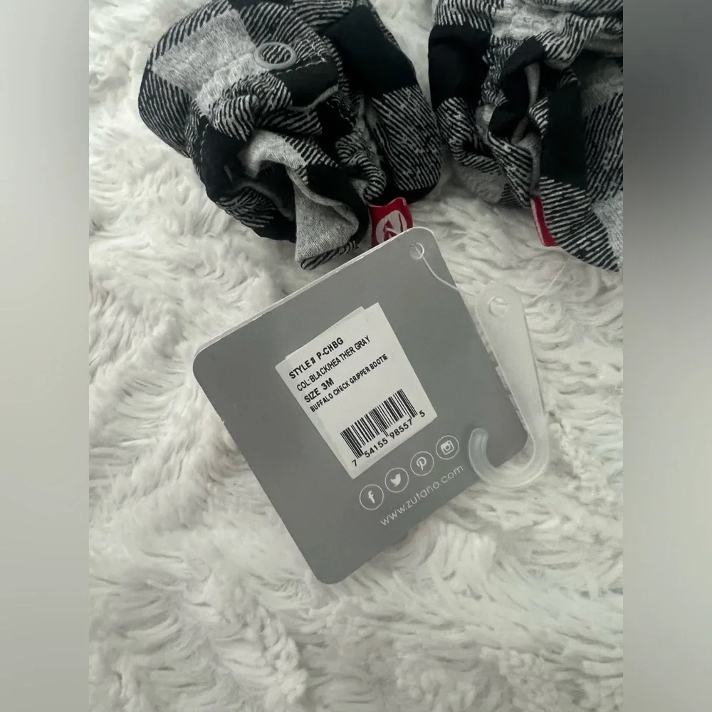 NWT Zutano Black and Gray Plaid Booties